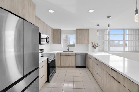 Condominio en venta en Aventura, Florida, 2 dormitorios, 120.77 m2 № 2145996 - foto 10