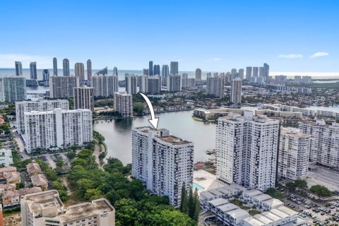 Condominio en venta en Aventura, Florida, 2 dormitorios, 120.77 m2 № 2145996 - foto 2
