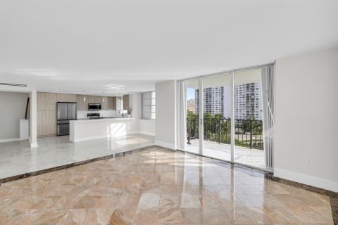 Condominio en venta en Aventura, Florida, 2 dormitorios, 120.77 m2 № 2145996 - foto 17