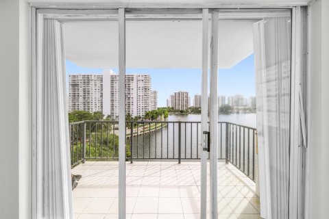 Condominio en venta en Aventura, Florida, 2 dormitorios, 120.77 m2 № 2145996 - foto 18