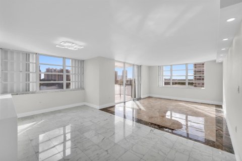 Condominio en venta en Aventura, Florida, 2 dormitorios, 120.77 m2 № 2145996 - foto 14