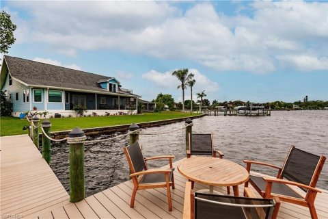 House in Fort Myers, Florida 3 bedrooms, 253.9 sq.m. № 1303713 - photo 10