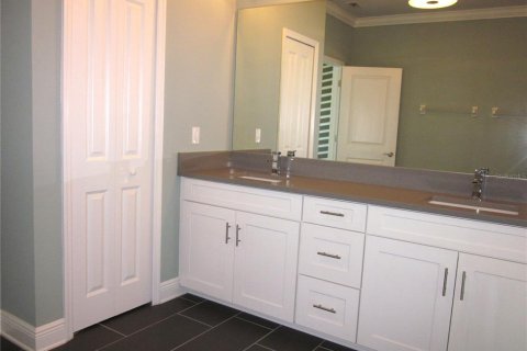 Townhouse in Tampa, Florida 3 bedrooms, 179.58 sq.m. № 1816256 - photo 14