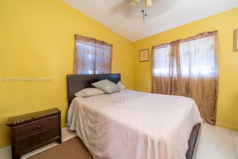 House in Miami Gardens, Florida 3 bedrooms, 158.4 sq.m. № 1925399 - photo 15