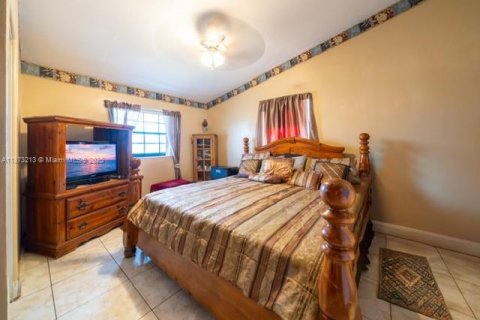 House in Miami Gardens, Florida 3 bedrooms, 158.4 sq.m. № 1925399 - photo 19