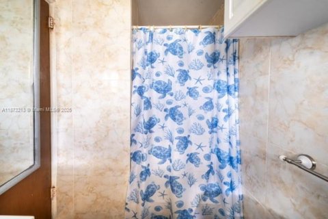 House in Miami Gardens, Florida 3 bedrooms, 158.4 sq.m. № 1925399 - photo 21