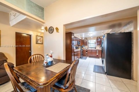 House in Miami Gardens, Florida 3 bedrooms, 158.4 sq.m. № 1925399 - photo 10