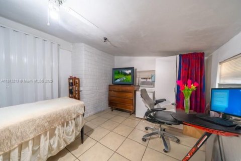 House in Miami Gardens, Florida 3 bedrooms, 158.4 sq.m. № 1925399 - photo 16