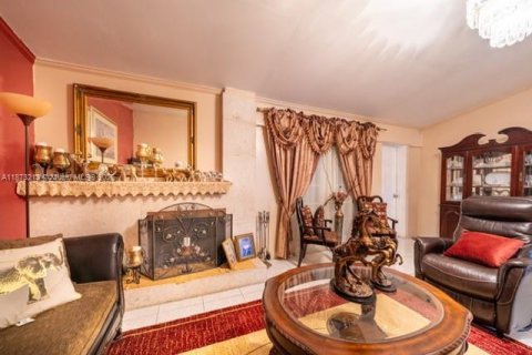 House in Miami Gardens, Florida 3 bedrooms, 158.4 sq.m. № 1925399 - photo 14