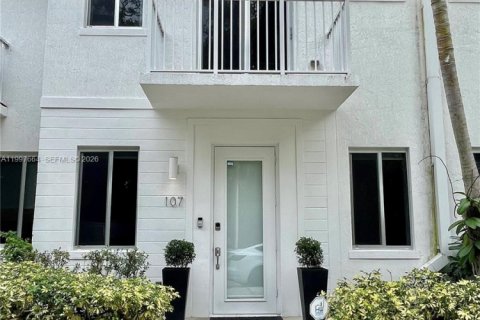 Adosado en Miami, Florida 3 dormitorios, 139.35 m2 № 2060875