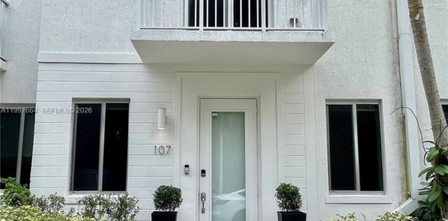 Adosado en Miami, Florida 3 dormitorios, 139.35 m2 № 2060875