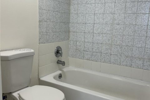 Copropriété à vendre à Miami Beach, Floride: 2 chambres, 81.29 m2 № 2046311 - photo 13