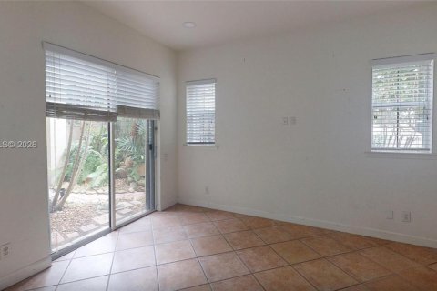 Townhouse in Hollywood, Florida 3 bedrooms, 265.61 sq.m. № 2055431 - photo 11