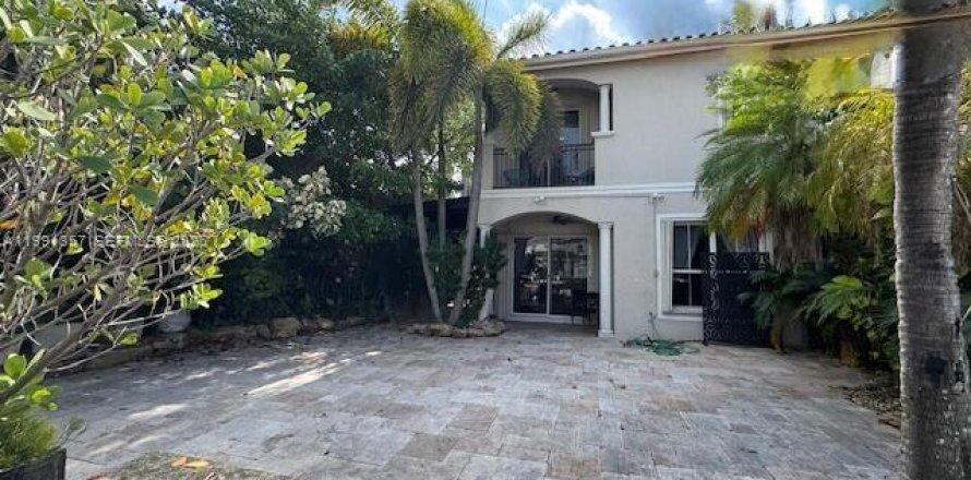 Townhouse in Hollywood, Florida 3 bedrooms, 265.61 sq.m. № 2055431