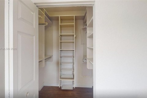 Townhouse in Hollywood, Florida 3 bedrooms, 265.61 sq.m. № 2055431 - photo 16