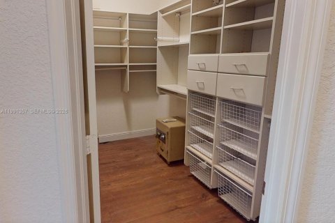 Townhouse in Hollywood, Florida 3 bedrooms, 265.61 sq.m. № 2055431 - photo 25