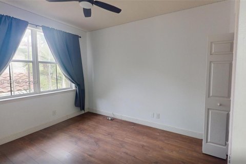 Townhouse in Hollywood, Florida 3 bedrooms, 265.61 sq.m. № 2055431 - photo 14