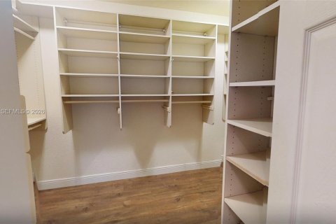 Townhouse in Hollywood, Florida 3 bedrooms, 265.61 sq.m. № 2055431 - photo 24