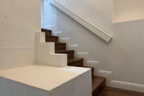 Townhouse in Hollywood, Florida 3 bedrooms, 265.61 sq.m. № 2055431 - photo 13