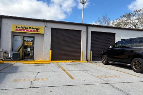 Commercial property in Tampa, Florida 2950.3 sq.m. № 2214634