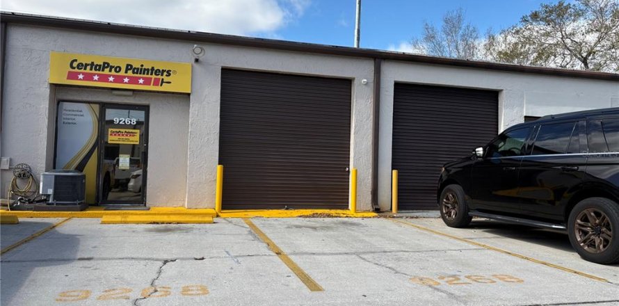 Immobilier commercial à Tampa, Floride 2950.3 m2 № 2214634