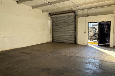 Immobilier commercial à louer à Tampa, Floride: 2950.3 m2 № 2214634 - photo 7