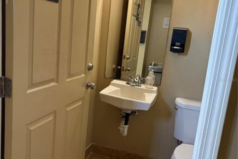 Immobilier commercial à louer à Tampa, Floride: 2950.3 m2 № 2214634 - photo 16
