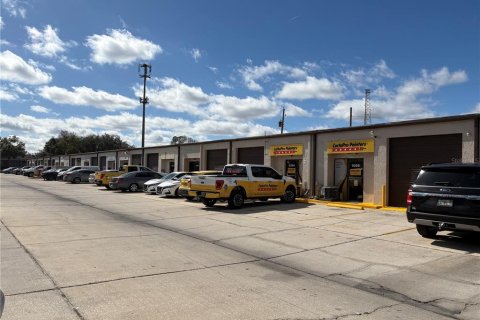 Immobilier commercial à louer à Tampa, Floride: 2950.3 m2 № 2214634 - photo 2