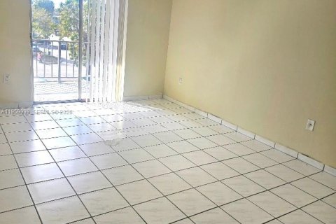 Снять в аренду кондоминиум в Хайалиа, Флорида 2 спальни, 92.53м2, № 2025814 - фото 7