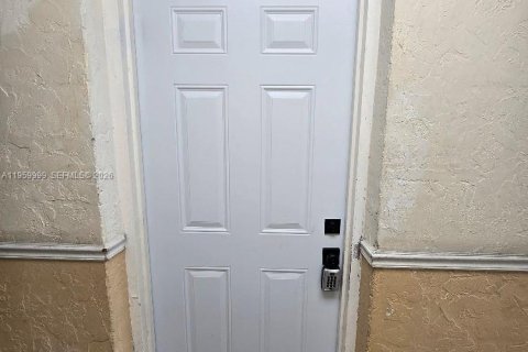 Снять в аренду кондоминиум в Хайалиа, Флорида 2 спальни, 92.53м2, № 2025814 - фото 3