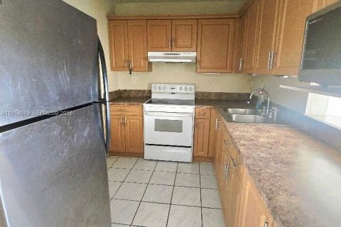 Снять в аренду кондоминиум в Хайалиа, Флорида 2 спальни, 92.53м2, № 2025814 - фото 4