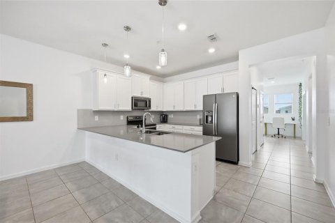 Condo in Davenport, Florida, 3 bedrooms  № 2202647 - photo 9