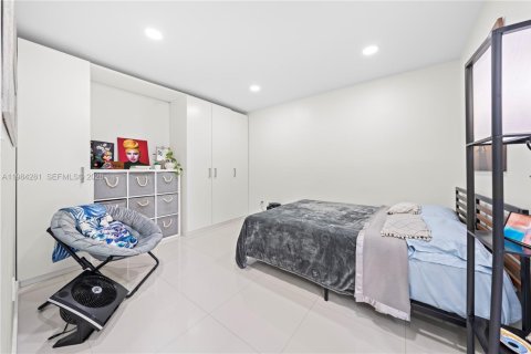 Condominio en venta en Hialeah, Florida, 3 dormitorios, 135.82 m2 № 2045647 - foto 18