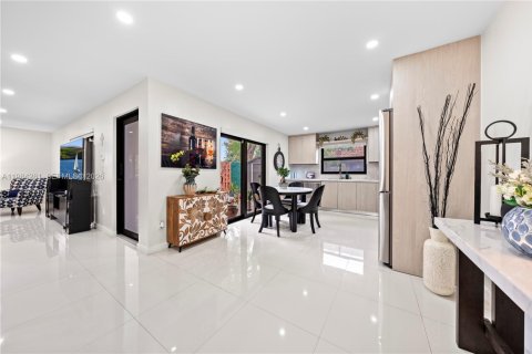 Condominio en venta en Hialeah, Florida, 3 dormitorios, 135.82 m2 № 2045647 - foto 9