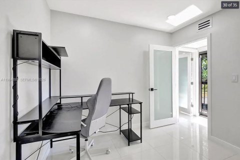 Condominio en venta en Hialeah, Florida, 3 dormitorios, 135.82 m2 № 2045647 - foto 19