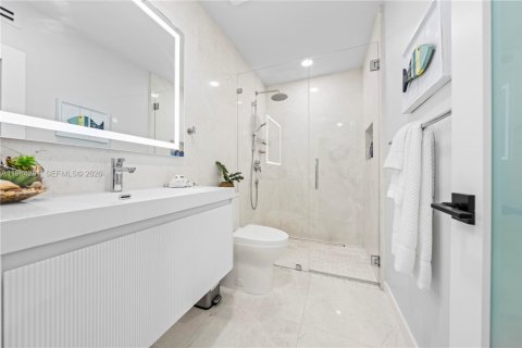 Condominio en venta en Hialeah, Florida, 3 dormitorios, 135.82 m2 № 2045647 - foto 5