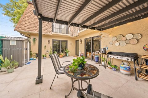 Condominio en venta en Hialeah, Florida, 3 dormitorios, 135.82 m2 № 2045647 - foto 22