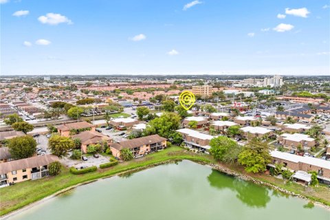 Condominio en venta en Hialeah, Florida, 3 dormitorios, 135.82 m2 № 2045647 - foto 27