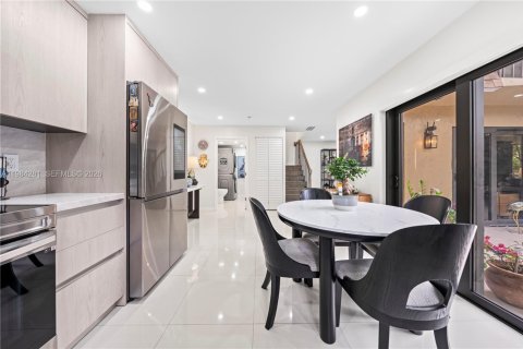 Condominio en venta en Hialeah, Florida, 3 dormitorios, 135.82 m2 № 2045647 - foto 7