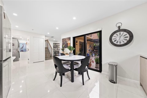 Condominio en venta en Hialeah, Florida, 3 dormitorios, 135.82 m2 № 2045647 - foto 8