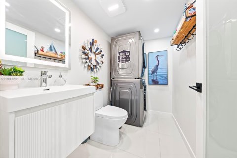 Condominio en venta en Hialeah, Florida, 3 dormitorios, 135.82 m2 № 2045647 - foto 11