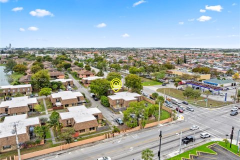 Condominio en venta en Hialeah, Florida, 3 dormitorios, 135.82 m2 № 2045647 - foto 26