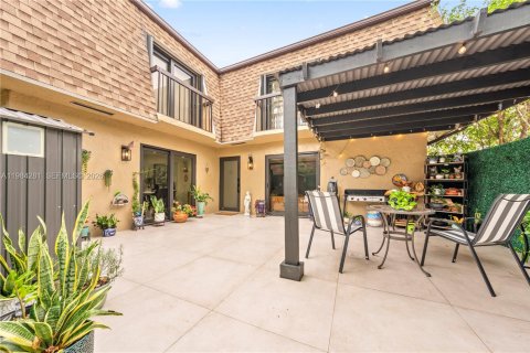 Condominio en Hialeah, Florida, 3 dormitorios  № 2045647