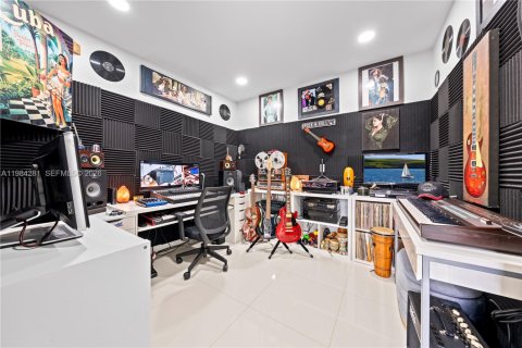 Condominio en venta en Hialeah, Florida, 3 dormitorios, 135.82 m2 № 2045647 - foto 20