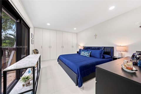 Condominio en venta en Hialeah, Florida, 3 dormitorios, 135.82 m2 № 2045647 - foto 4