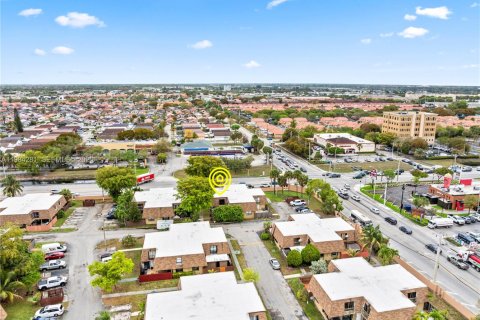 Condominio en venta en Hialeah, Florida, 3 dormitorios, 135.82 m2 № 2045647 - foto 25