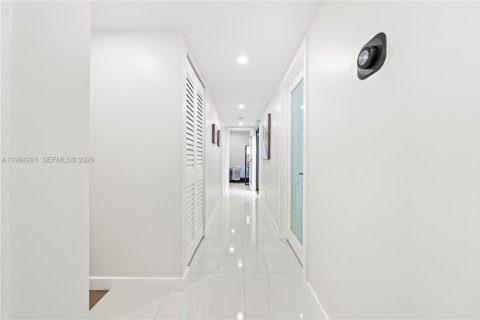 Condominio en venta en Hialeah, Florida, 3 dormitorios, 135.82 m2 № 2045647 - foto 17