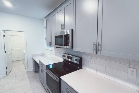 Casa en alquiler en Orlando, Florida, 5 dormitorios, 244.7 m2 № 2277213 - foto 6