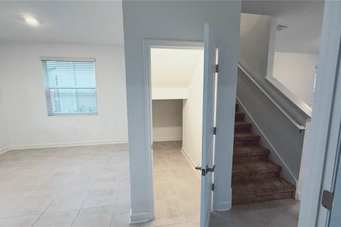 Casa en alquiler en Orlando, Florida, 5 dormitorios, 244.7 m2 № 2277213 - foto 18