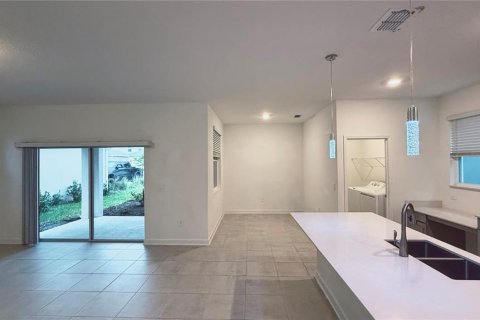 Casa en alquiler en Orlando, Florida, 5 dormitorios, 244.7 m2 № 2277213 - foto 8